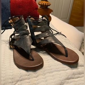 Dark grey laced sandals.